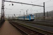 25.11.2014 - Ústí na Labem západ: 162.040-0 odváží soupravu od R 794 s 80-30 005-0 na postrku © PhDr. Zbyněk Zlinský