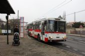 25.11.2014 - Ústí na Labem: trolejbus 15Tr02/6 č. 533 linky 57 opouští zastávku Západní nádraží © PhDr. Zbyněk Zlinský