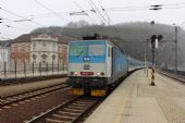 25.11.2014 - Ústí na Labem hl.n.: 162.012-9 přiváží R 683 ''Střekov'' Děčín hl.n. - Praha hl.n. © PhDr. Zbyněk Zlinský