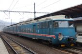 25.11.2014 - Ústí na Labem hl.n.: 451.001-2/451.002-0 jako Os 6909 do Prahy Masarykova n. © PhDr. Zbyněk Zlinský