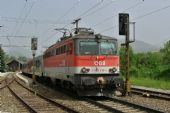 28.5.2008 - Windischgarsten: lokomotiva 1142.619-4 v čele vlaku REX 3910 ze Selzthalu do Lince © Josef Vendolský