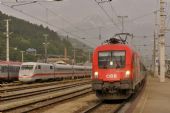 29.5.2008 - Innsbruck Westbahnhof: odstavená jednotka ICE řady 401 DB a ''Taurus'' 1116.206-2 s vlakem ÖBB EC 561 z Bregenzu do Vídně © Josef Vendolský