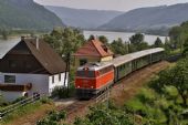 30.5.2008 - ErlebnisZug 1993 ''Wachau'' vedený lokomotivou 2043.24 projíždí údolím Dunaje v úseku Schwallenbach - Spitz a. d. Donau © Josef Vendolský