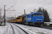 IC 1003 dopravuje stroj 749.263 dopravce Hanzalík před Českou Třebovou; 3.12.2014 © Pavel Stejskal