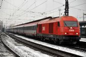 EC 172 přivezla do České Třebové lokomotiva ÖBB 1216.049; 3.12.2014 © Pavel Stejskal