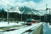 10.3.2002 - Štrbské Pleso: 425 957-8 a 425 956-0 © Ondrej Krajňák