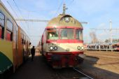 17.12.2014 - Týniště n.O.: 80-29 208-3/854.008-0 jako Sp 1953 do Letohradu, vlevo 814.149-1/914.149-0 na Os 5148 do Náchoda © PhDr. Zbyněk Zlinský