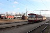 17.12.2014 - Týniště n.O.: vlevo 742.220-7, vpravo 810.228-7 + 93-29 006-6 pro Os 5150 do Hronova © PhDr. Zbyněk Zlinský