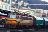 17.12.2014 - Bratislava hl. stanica: 240 112-3 prechádza s nákladným vlakom © Ondrej Krajňák