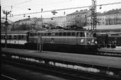 Další z lokomotiv řady 1042, zde čísla 650 na nádraží Westbahnhof (15.12.1989) © Pavel Stejskal