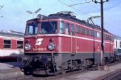 Lokomotiva ÖBB 1042.656 na nádraží Westbahnhof (15.12.1989) © Pavel Stejskal