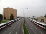 Izmir, odstavené autobusy na třídě Cumhuryiet bulvarı, 29.10.2014 © Jiří Mazal