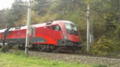 12.10. 2013, Breitenstein- Klamm- Schottwien, Taurus r. 1116 ÖBB tlačí súpravu Railjetu na Semmering, © Juraj Földes