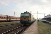 16.01.2015 - Chlumec n.C.: 163.255-3 odváží R 930 ''Úpa'', vlevo 80-29 212-5 + 854.016-3 jako Sp 1804, vpravo 810.343-4 jako Os 5707 © PhDr. Zbyněk Zlinský