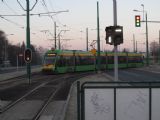 24.2.2014 - Poznań: Solaris Tramino vyjíždí ze smyčky Budziszyńska © Libor Peltan