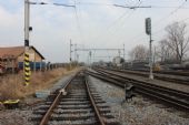 21.02.2015 - Opatovice n.L.-Pohřebačka: stanice z odstavné koleje 7a, v popředí návěstidlo Se7 © PhDr. Zbyněk Zlinský