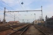 21.02.2015 - Opatovice n.L.-Pohřebačka: stanice s výhybkami č. 7, č. 6 a č. 9 v popředí od přejezdu P5366 © PhDr. Zbyněk Zlinský