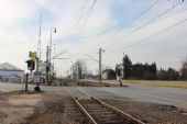 21.02.2015 - Opatovice n.L.-Pohřebačka: koleje č. 2 a č. 1 kříží přejezd P5366 v ulici Hradecké, za ním výhybka č. 4 © PhDr. Zbyněk Zlinský