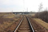 21.02.2015 - vlečka 4237 EOP: můstek přes strouhu, přejezd P10406 a nadjezd silnice I/37 © PhDr. Zbyněk Zlinský