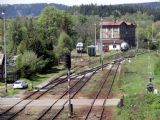 21.05.2005 - Meziměstí: prototypy 860.002-5 a 860.001-7 v ohradě za nádražím © PhDr. Zbyněk Zlinský