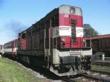 21.05.2005 - Meziměstí: 742.113-4 odjíždí s Os 5101 do Vamberka © PhDr. Zbyněk Zlinský