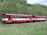 21.05.2005 - Radvanice: 810.550-4 a 015.197-7 jako Os 15760 Teplice n.M. - Trutnov při křižování © PhDr. Zbyněk Zlinský