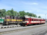 21.05.2005 - Trutnov hl.n.: 854.205-2 jako Os 5704 do Chlumce nad Cidlinou a 742.174-6 © PhDr. Zbyněk Zlinský