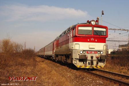 10.03.2015 - Haniska pri Košiciach: 757 016-1 na čele rýchlika R 930 Ipeľ © Ondrej Krajňák