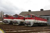 14.3.2015 - Košice: 757 011-2, 757 010-4, 750 365-9 pred rotundou © Ondrej Krajňák