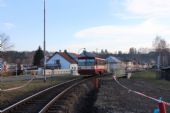 17.03.2015 - žst. Rychnov n.Kn.: 810.100-8 jako Os 20253 do Častolovic na mostě přes Kněžnou © PhDr. Zbyněk Zlinský