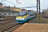 09.04.2015 - Praha hl.n.: 680.003 nastupuje na SC 503 ''Pendolino'' Praha hl.n. - Ostrava hl.n. © Jiří Řechka