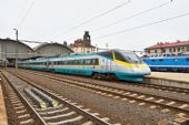 09.04.2015 - Praha hl.n.: 680.003 odjíždí jako SC 503 ''Pendolino'' Praha hl.n. - Ostrava hl.n. © Jiří Řechka