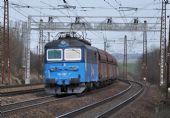 V pozadí vlaku je krakorec v kilometrických polohách 4,0 a 242,0 ze směru od Č. Třebové © Pavel Stejskal