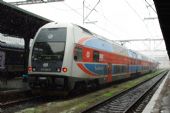 02.04.2015 - Praha Masarykovo nádr.: 471 051-3 ako Os 9323 do Kolína © Ondrej Krajňák