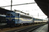 10.04.2015 - Brno hl. nádr.: 362 165-3 priváža ďalší rýchlik © Ondrej Krajňák