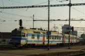 10.04.2015 - Brno hl. nádr.: Vchádza pantograf 560 026-7 © Ondrej Krajňák