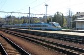 21.04.2015 - Choceň: 680.006 projíždí jako 6 min. opožděný SC 512 ''Pendolino'' Bohumín - Františkovy Lázně © PhDr. Zbyněk Zlinský