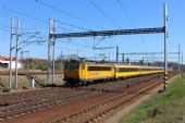 21.04.2015 - Choceň: 162.120-0 projíždí v čele 11 minut zpožděného EC 1006 ''RegioJet'' Martin - Praha hl.n. © PhDr. Zbyněk Zlinský