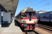 21.04.2015 - Choceň: souprava 854.005-6 + 20-29 218-5 jako Sp 1872 Choceň - Náchod u 3. nástupiště © PhDr. Zbyněk Zlinský