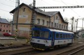 4.4.2015 - Chodov: 810 425-9 ako Os 27122 do stanice Loket © Ondrej Krajňák