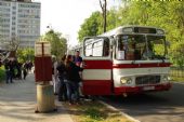 1.5.2015 - Košice: Cestujúci do Čermeľa už nastupujú © Ondrej Krajňák