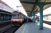 16.05.2015 - Hradec Králové hl.n.: souprava 80-29 209-1 + 20-29 217-7 + 854.014-8 + 93-29 073-6 odjede jako Sp 1951 do Letohradu © PhDr. Zbyněk Zlinský