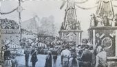 25.08.1885, Kroměříž, průjezd ruských hostů jehlanci před slavobránou, kreslil Emil Zillich; zdroj: sbírka Stanislav Plachý
