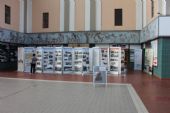 25.06.2015 - Hradec Králové hl.n.: expozice dokumentů k ''Legiovlaku'' v odbavovací hale © PhDr. Zbyněk Zlinský