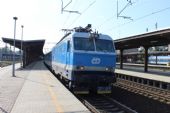 25.06.2015 - Kolín: 151.007-2 odjíždí v čele Ex 540 ''Ostravan'' Návsí - Praha hl.n. © PhDr. Zbyněk Zlinský