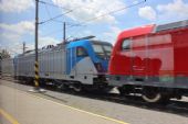 25.06.2015 - ZC VUZ Velim: 187.002-1 BTK a 187.101-1 DB (foto z vlaku) © PhDr. Zbyněk Zlinský