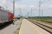 25.06.2015 - ZC VUZ Velim: 660.101-7/661.101-6 přijíždí podél 187.002-1 BTK, 187.101-1 DB a 187.001-3 BTK © PhDr. Zbyněk Zlinský