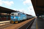 25.06.2015 - Pardubice hl.n.: 363.020-9 projíždí s nákladním vlakem © PhDr. Zbyněk Zlinský