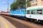 16.07.2015 - Hradec Králové hl.n.: 854.020-5 + 163.076-3 se soupravou Os 5165 Týniště n.O. - Choceň odjíždí na Sp 1957 do Letohradu © PhDr. Zbyněk Zlinský