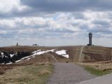 Feldberg, nižší vrchol Seebuck s vyhlídkovou věží, 30.4.2015 © Jiří Mazal